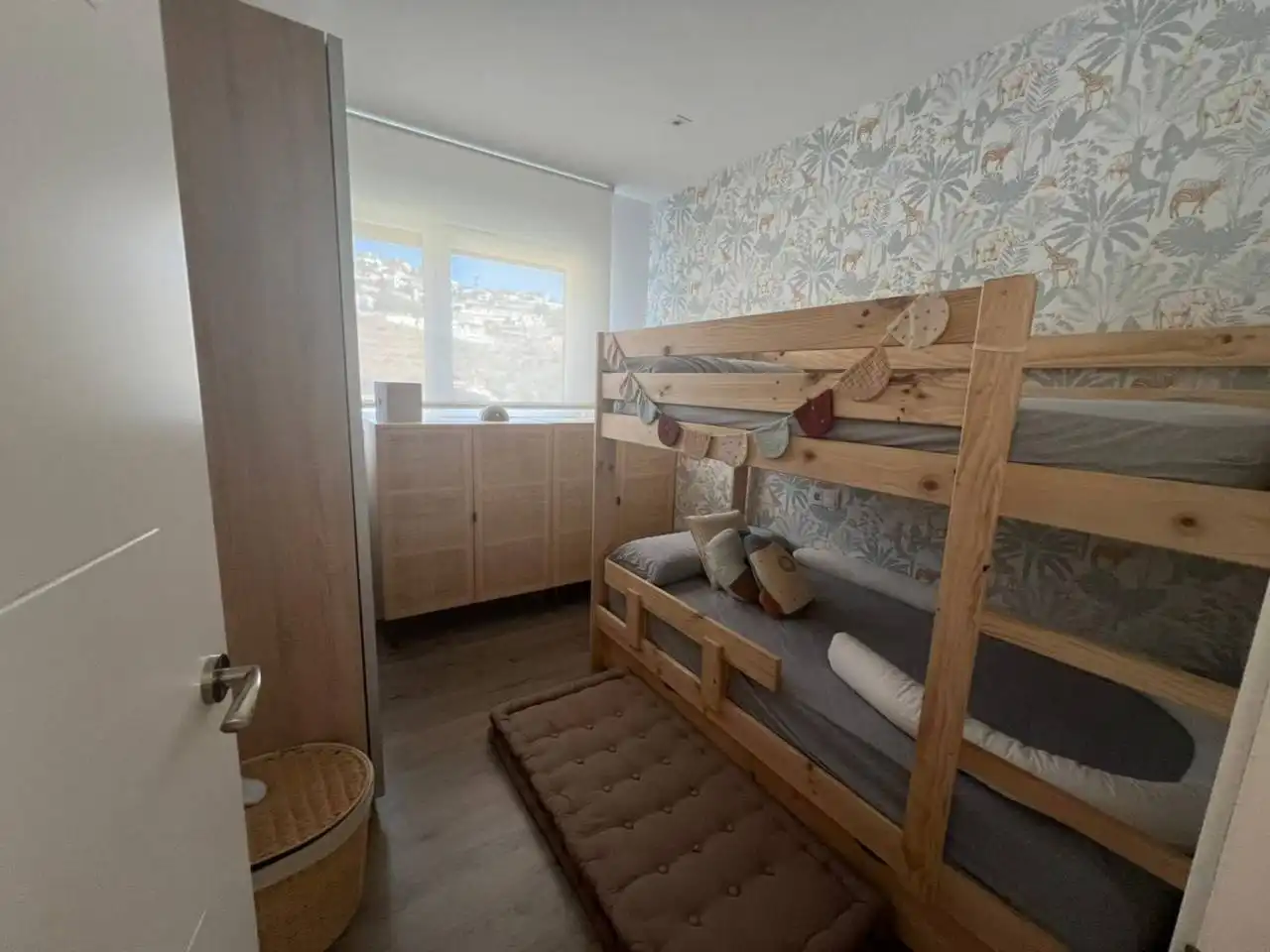 Dormitori de Apartament de lloguer en Almuñécar amb Terrassa i Piscina comunitària