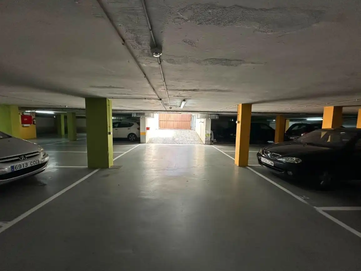 Parkplatz von Garage zum Verkauf in Santander