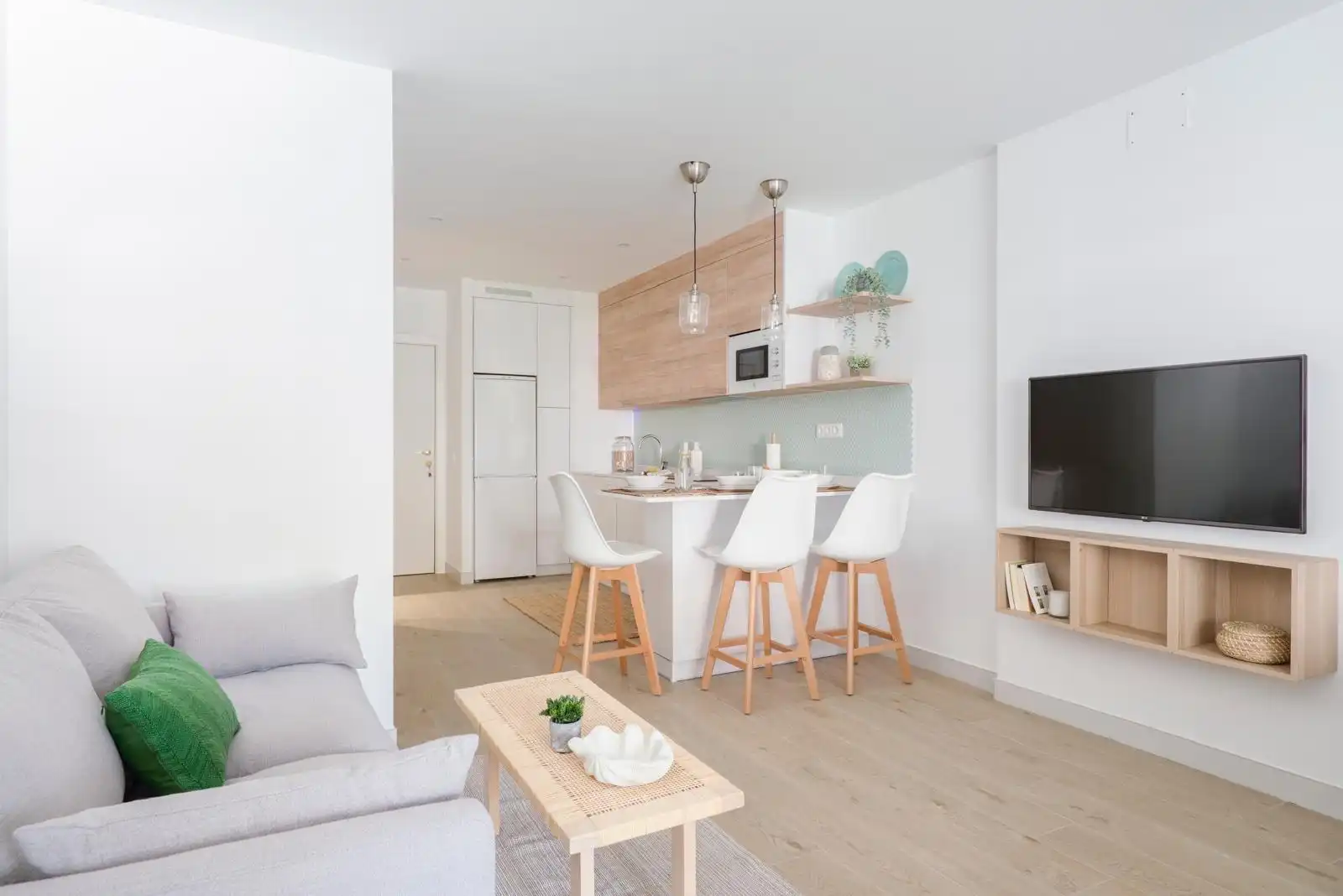 Living room of Study for sale in Marbella  with Air Conditioner, Heating and Terrace
