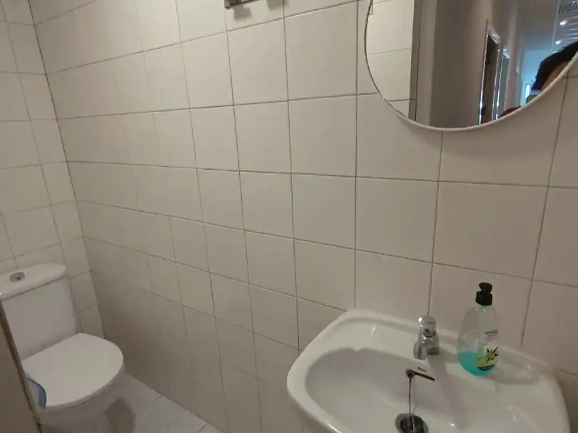 Badezimmer von Geschaftsraum zur Miete in Pedanías Este