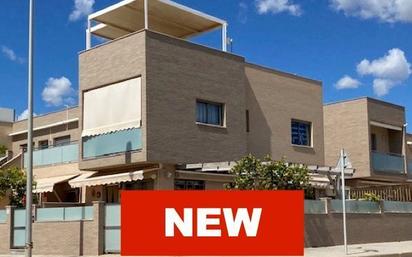 Vista exterior de Casa adosada en venda en Pilar de la Horadada amb Aire condicionat, Calefacció i Jardí privat