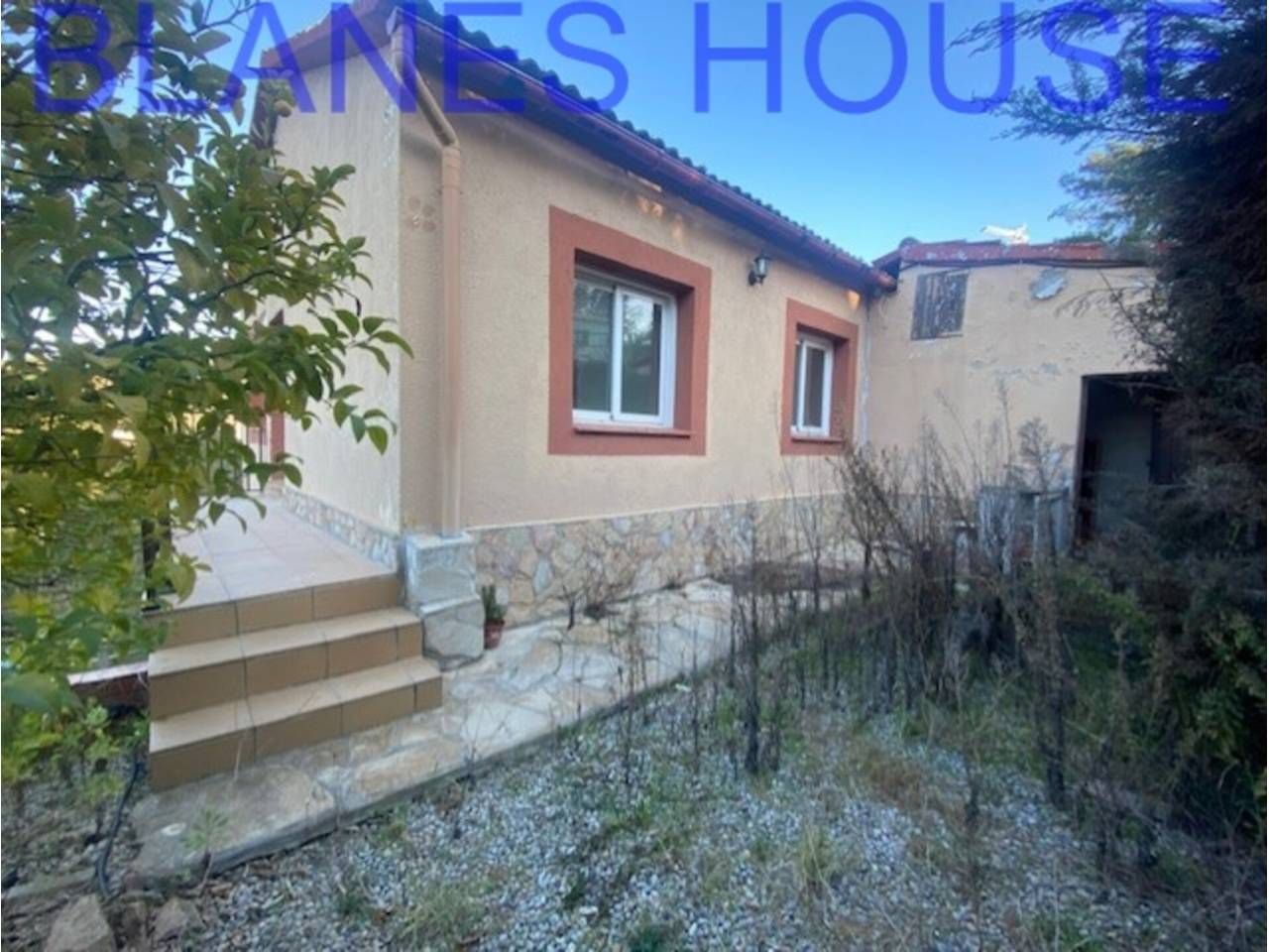 Vista exterior de Casa o xalet en venda en Vidreres amb Aire condicionat, Jardí privat i Terrassa