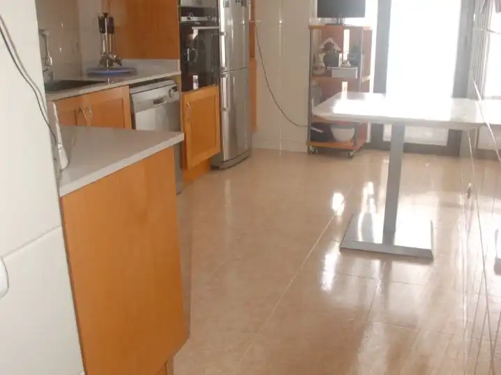 Cocina de Piso en venta en L'Hospitalet de Llobregat con Aire acondicionado, Terraza y Balcón