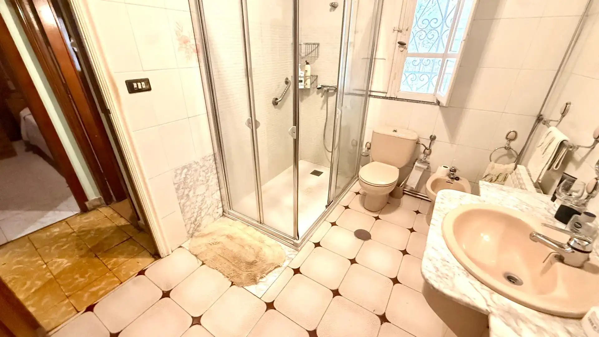 Bany de Casa o xalet en venda en Ourense Capital  amb Aire condicionat, Calefacció i Moblat