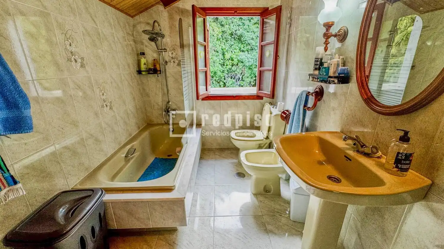 Baño de Casa o chalet en venta en Abegondo con Parquet, Terraza y Amueblado