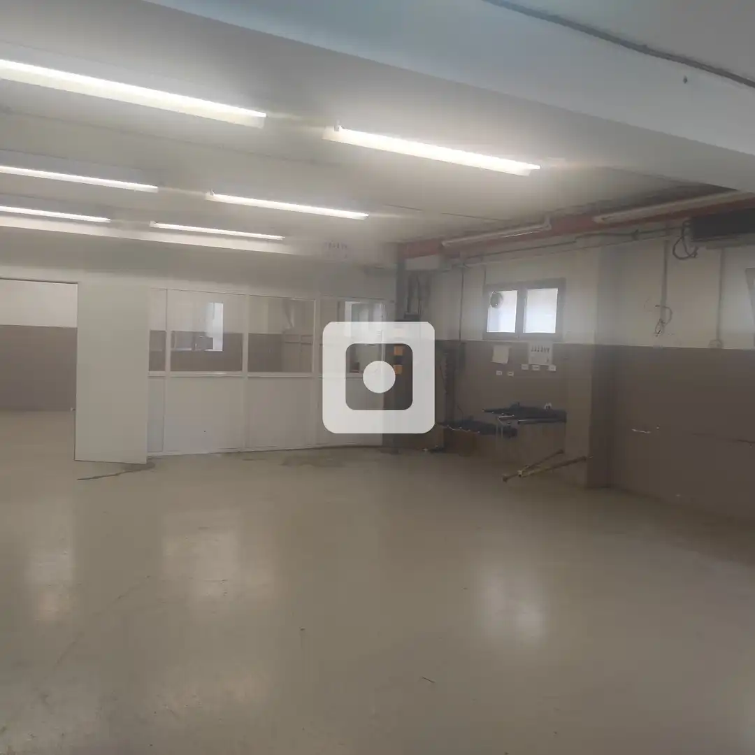 Industrial buildings for rent in de les Cosidores, Egara