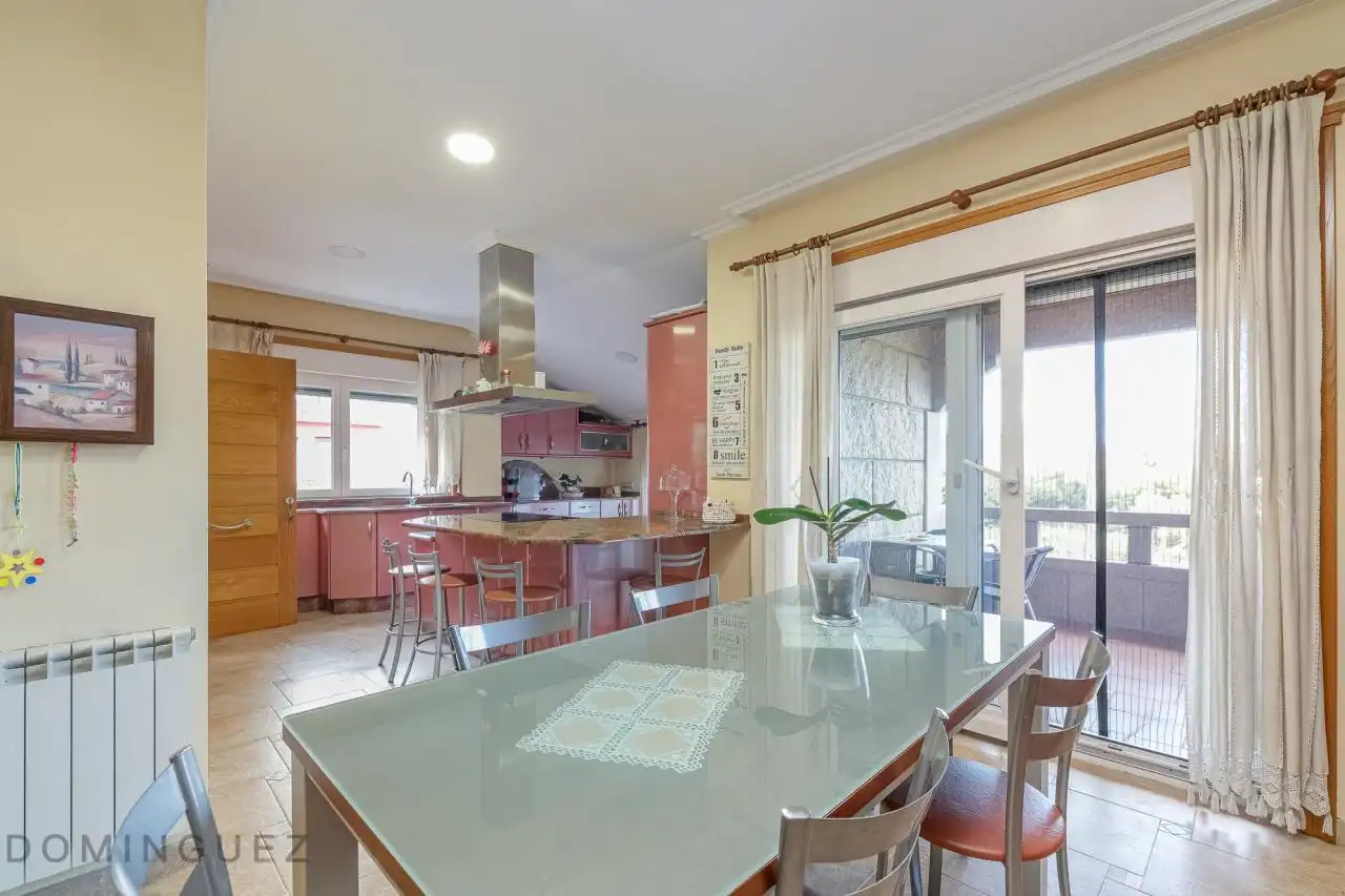 Cocina de Casa o chalet en venta en Vigo  con Calefacción, Jardín privado y Parquet