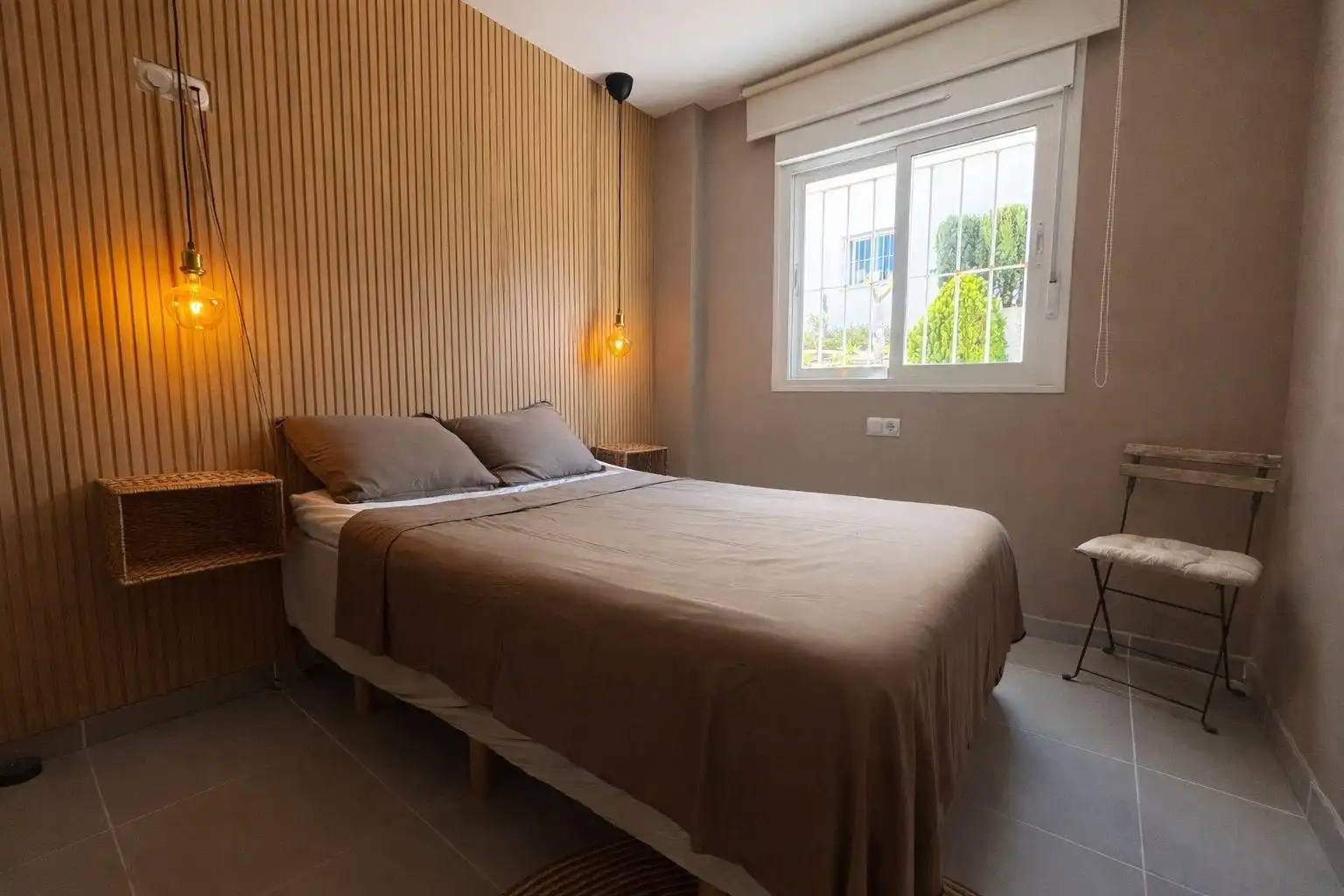 Schlafzimmer von Dachboden zum Verkauf in Santa Pola mit Klimaanlage, Terrasse und Balkon