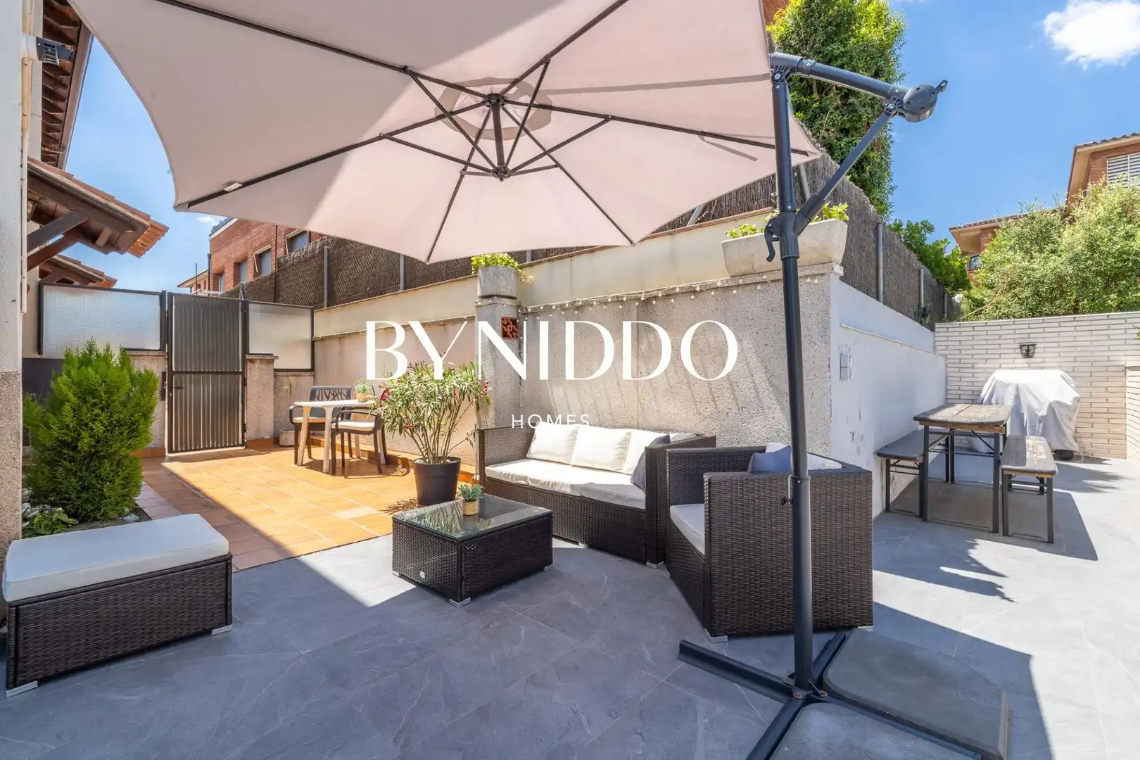 Terraza de Casa adosada en venta en Sant Cugat del Vallès con Aire acondicionado, Calefacción y Jardín privado