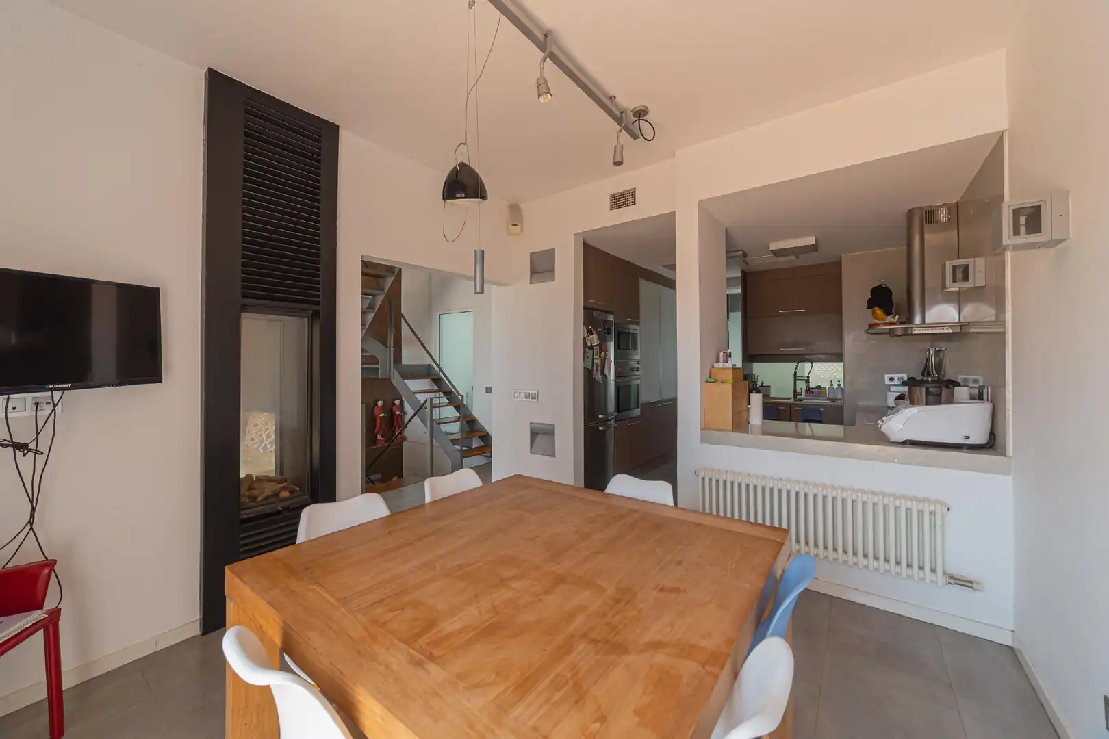 Comedor de Casa adosada en venta en Barcelona con Aire acondicionado, Calefacción y Jardín privado