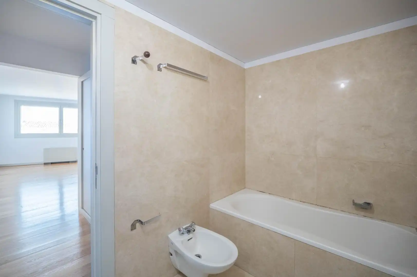 Baño de Piso en venta en Granada con Calefacción, Parquet y Alarma