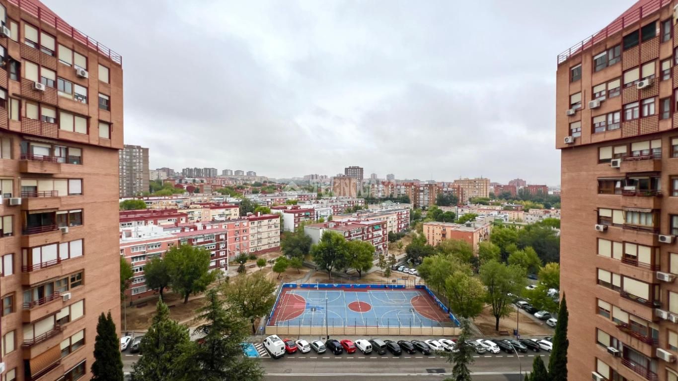 Exterior view of Flat for sale in  Madrid Capital  with Heating, Terrace and Storage room