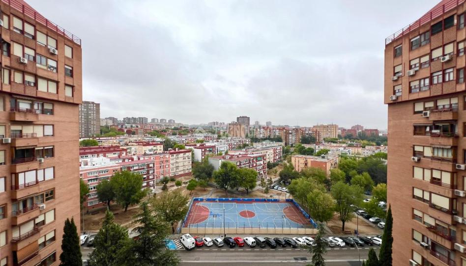 Photo 1 of Flat for sale in Media Legua, Madrid