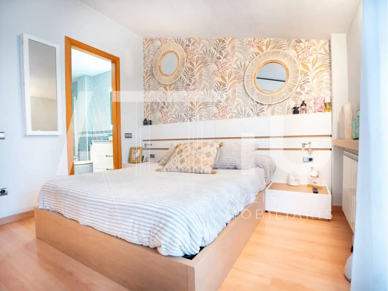 Schlafzimmer von Dachboden zum Verkauf in Sant Quirze del Vallès mit Klimaanlage, Heizung und Parkett