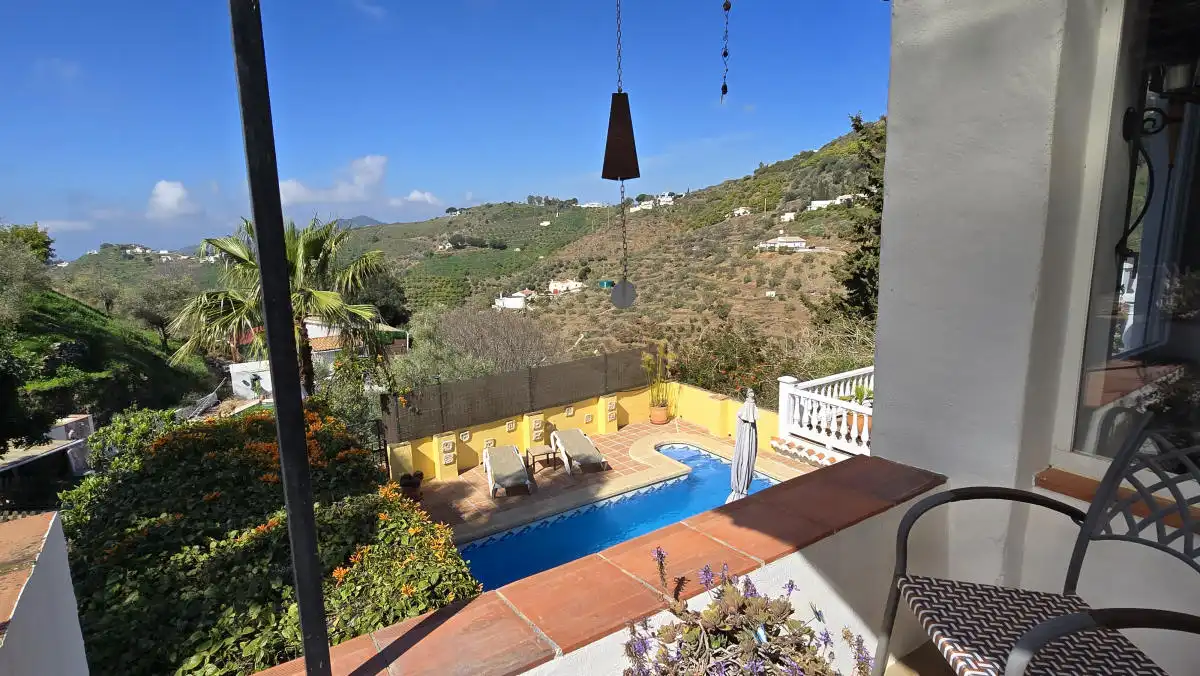 Casa rústica amb jardí en venda a Cómpeta, imagen 2