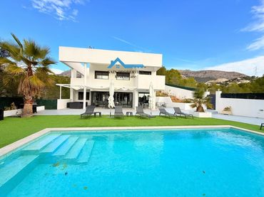 Villa mit Pool zum Verkauf in Altea la Vella