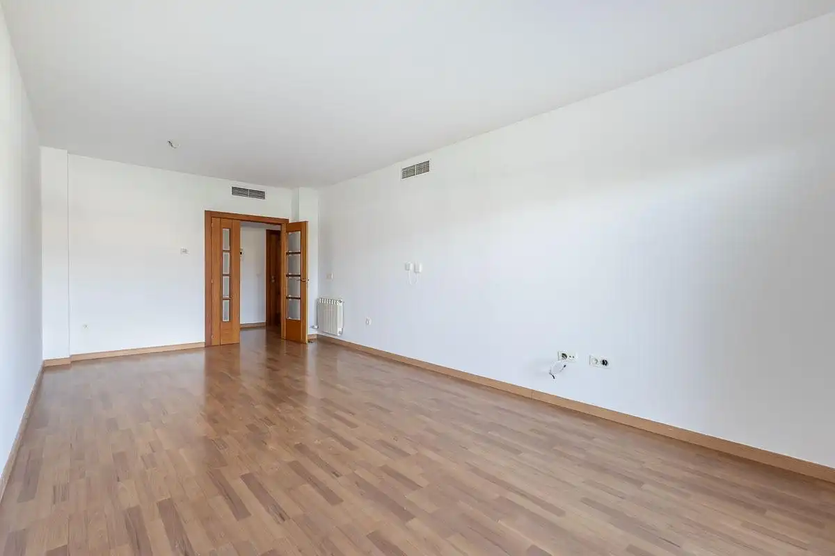 Piso de alquiler en Granada con Calefacción, Terraza y Trastero