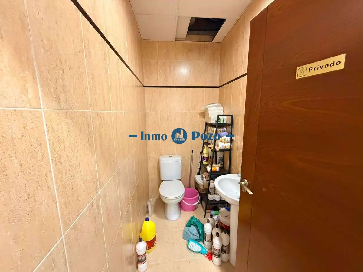 Badezimmer von Büro zum Verkauf in Almendralejo