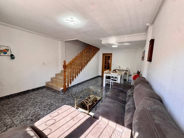 House with balcony for sale in Pedanías Este