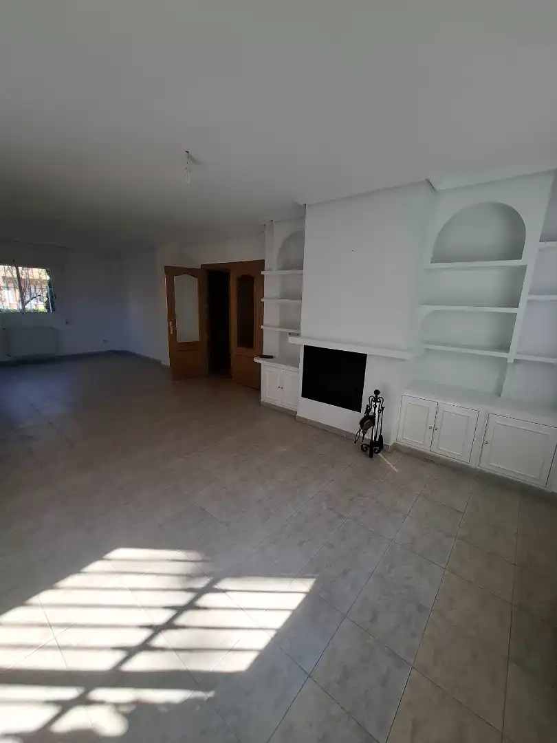 Sala de estar de Casa adosada de alquiler en Villaviciosa de Odón con Aire acondicionado, Calefacción y Jardín privado