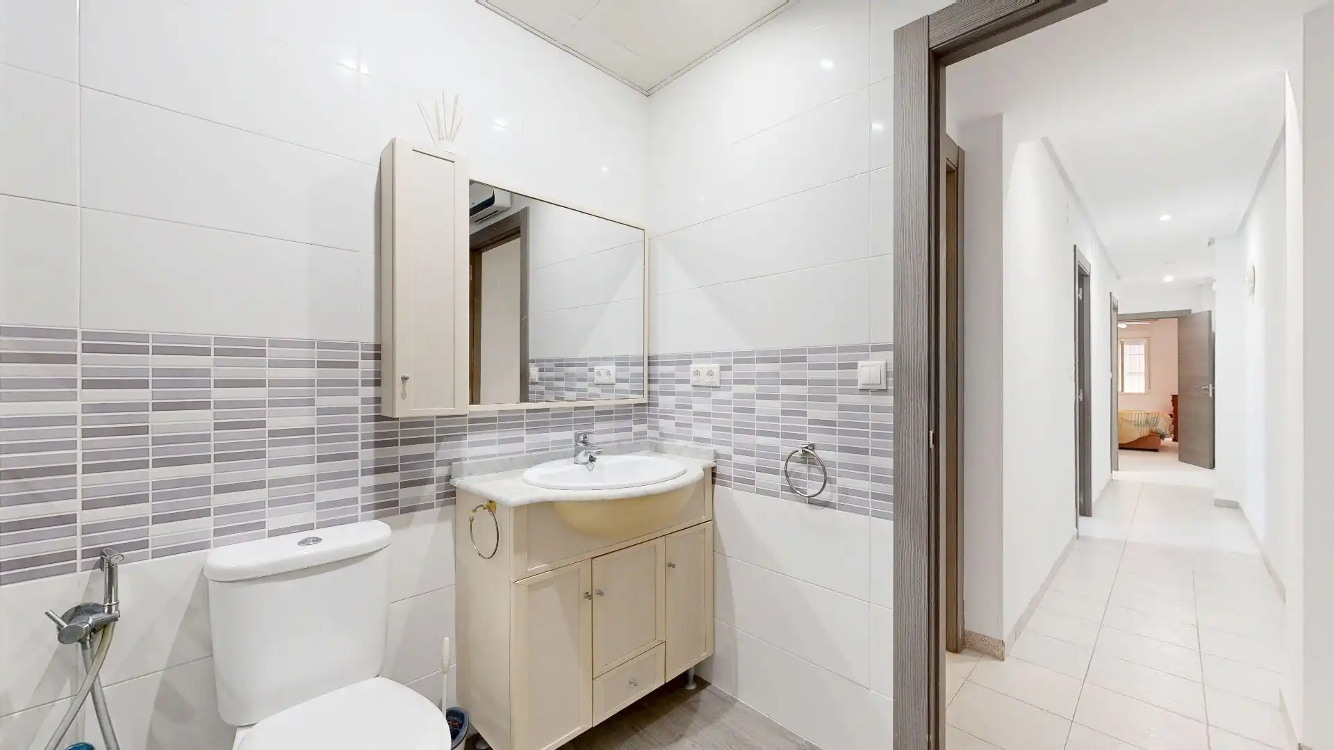 Baño de Piso en venta en Torrent con Aire acondicionado, Calefacción y Terraza