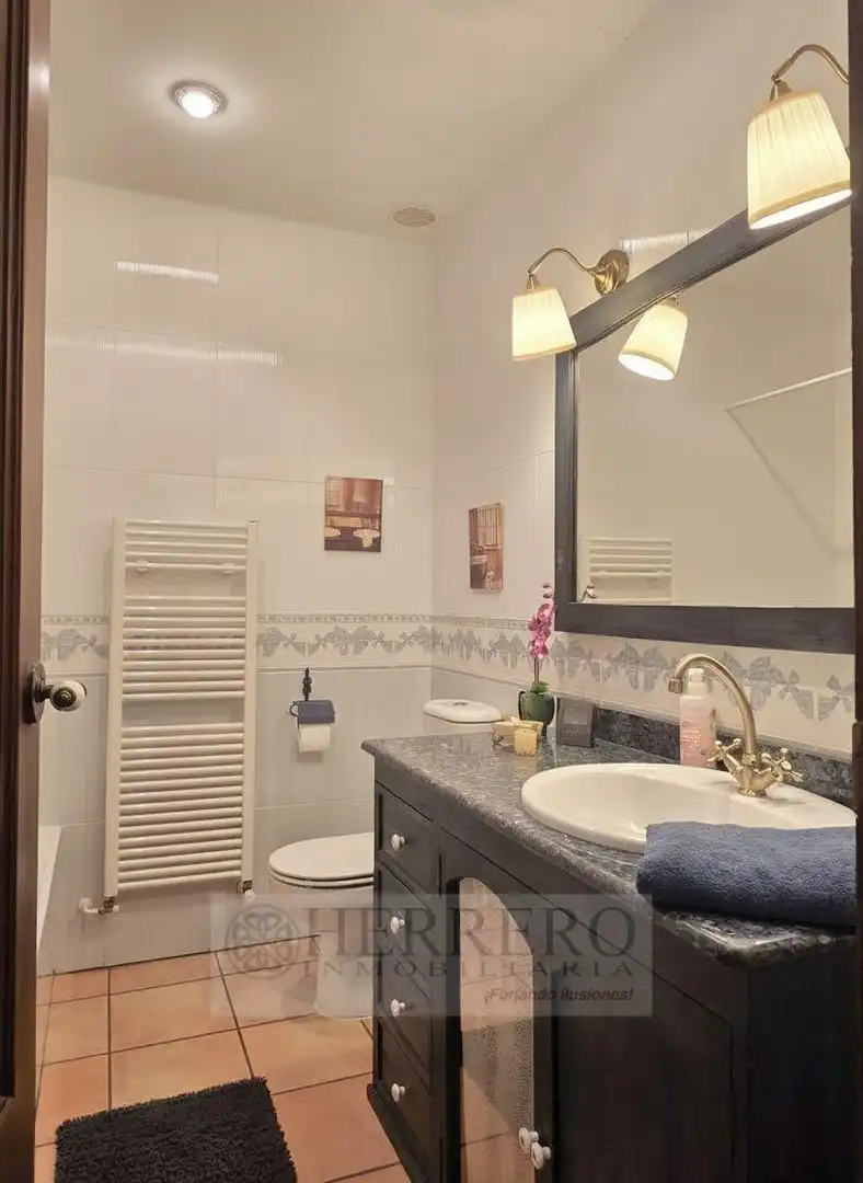 Baño de Casa adosada en venta en Gandia con Aire acondicionado, Calefacción y Jardín privado