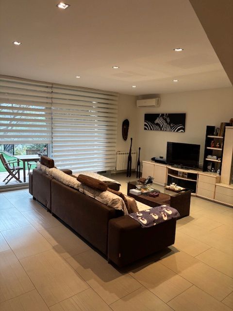 Sala d'estar de Casa adosada en venda en Mataró amb Aire condicionat, Calefacció i Jardí privat