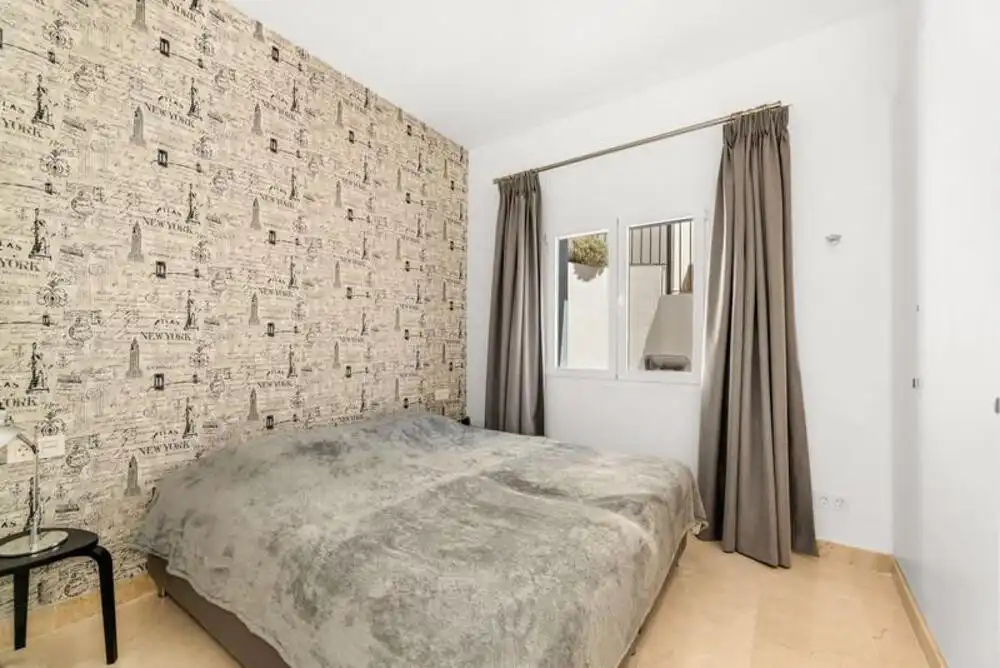 Habitación de Planta baja en venta en Benahavís con Aire acondicionado, Jardín privado y Terraza