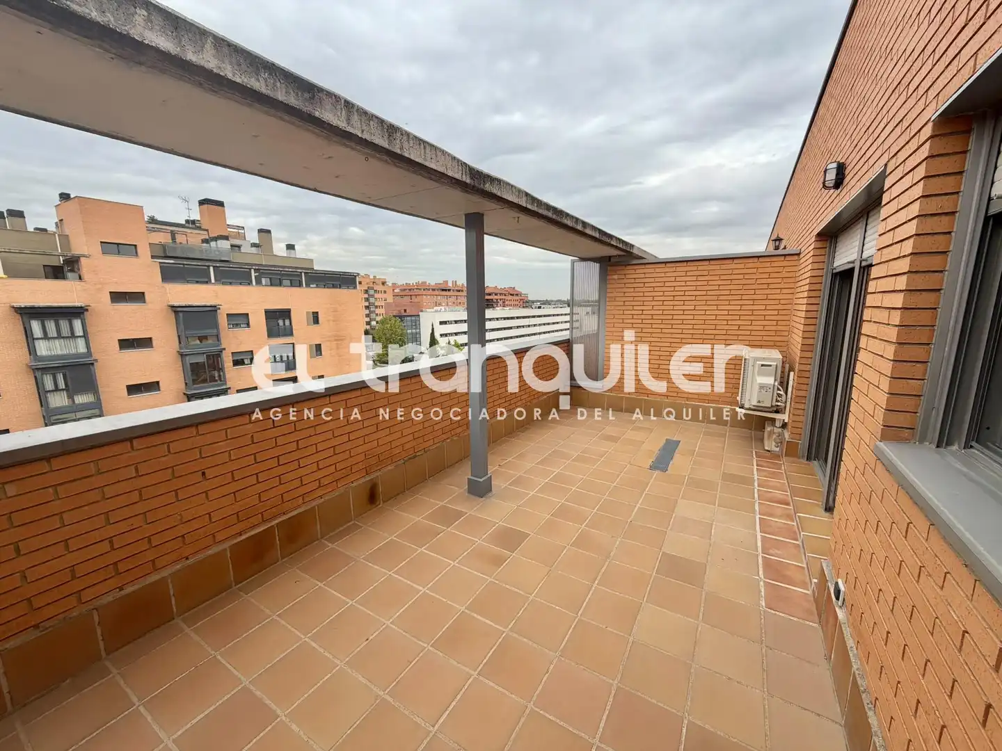 Terrasse von Dachboden zur Miete in Hortaleza