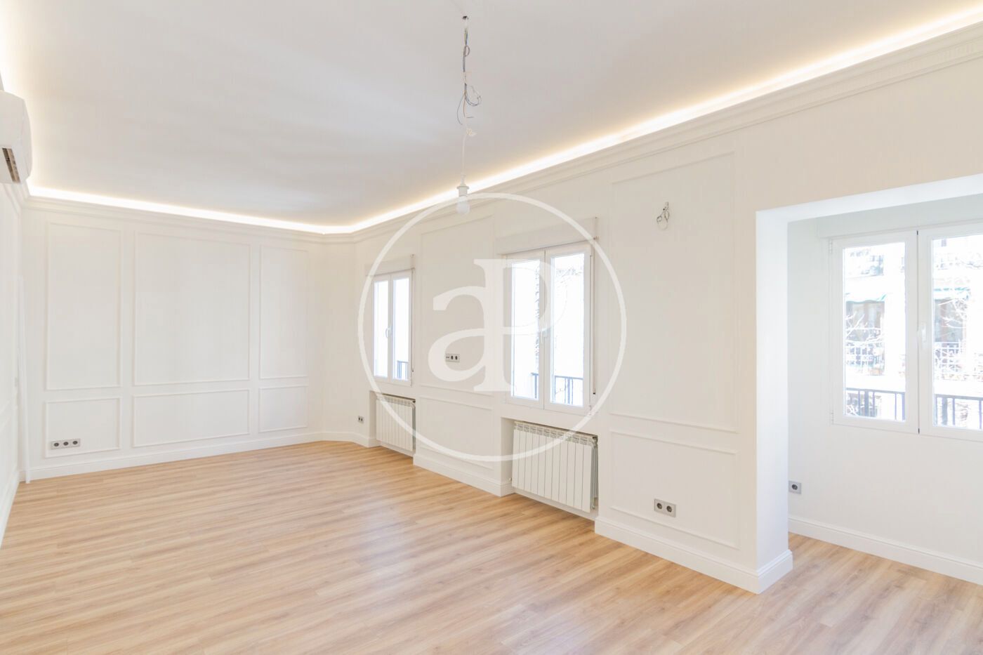 Sala d'estar de Pis en venda en  Madrid Capital amb Aire condicionat i Calefacció