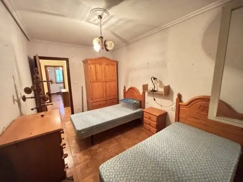 Bedroom of Flat for sale in Torrelavega   with Heating, Private garden and Parquet flooring