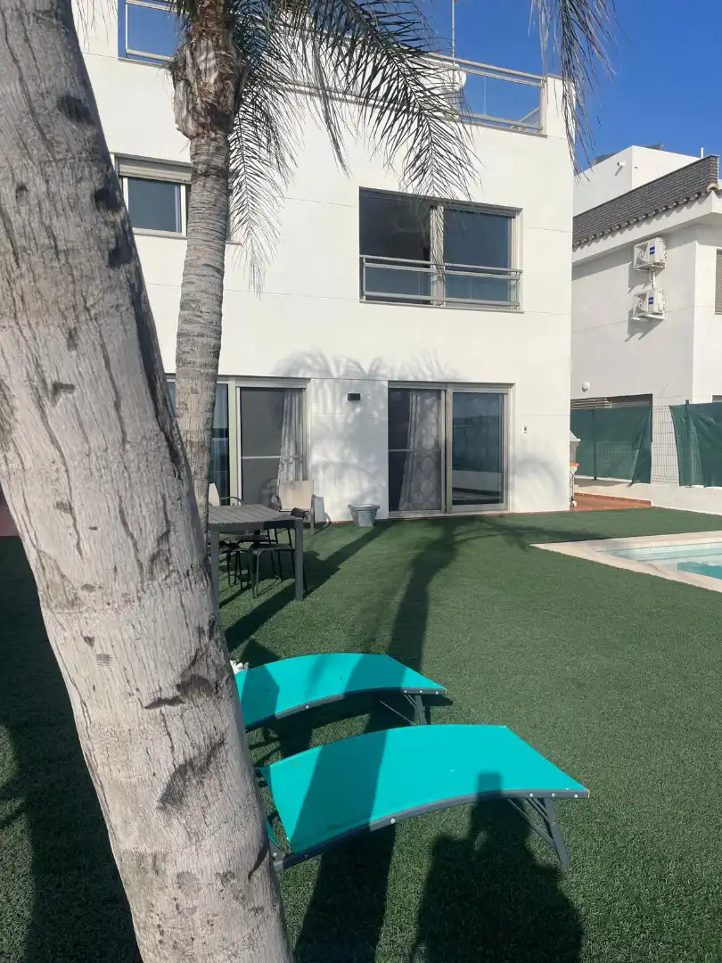 Terraza de Casa o chalet de alquiler con opción a compra en Burriana / Borriana con Aire acondicionado, Jardín privado y Piscina