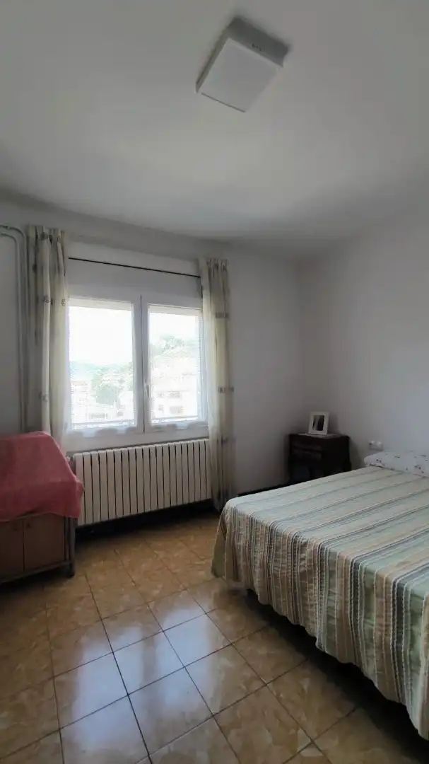 Schlafzimmer von Wohnung zum Verkauf in Torelló mit Heizung, Abstellraum und Balkon