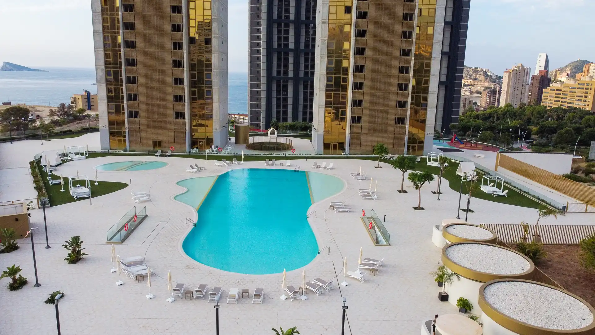 Schwimmbecken von Wohnung zum Verkauf in Benidorm mit Klimaanlage, Terrasse und Abstellraum