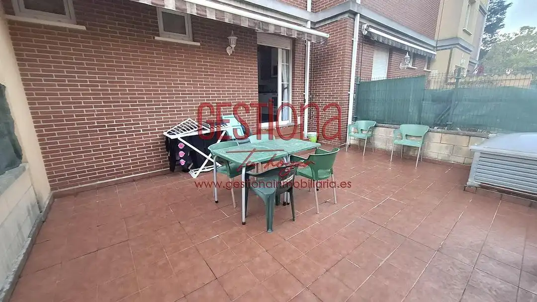 Terrasse von Erdgeschoss zum Verkauf in Castro-Urdiales mit Heizung, Privatgarten und Terrasse