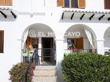 Adosado con piscina en venta en Rojales