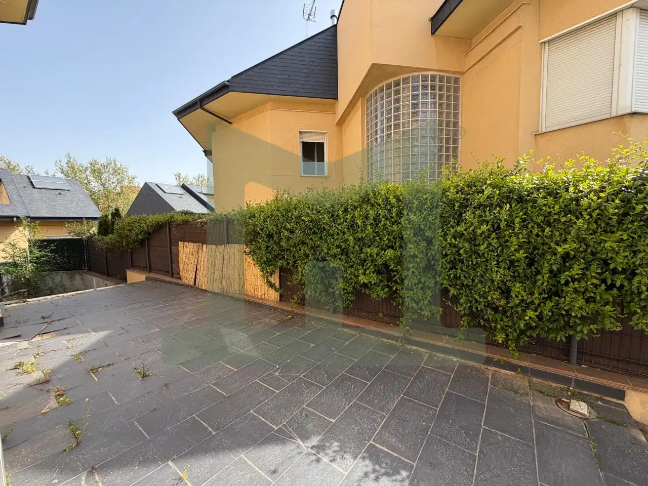 Vista exterior de Casa o chalet en venta en Madrid con Aire acondicionado, Jardín privado y Terraza