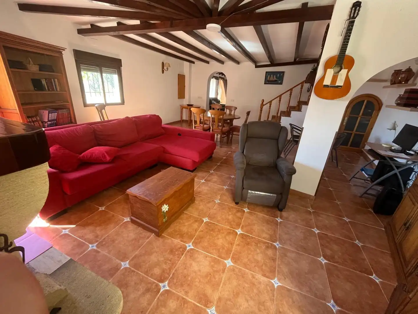 Sala d'estar de Casa adosada en venda en Almuñécar amb Piscina comunitària