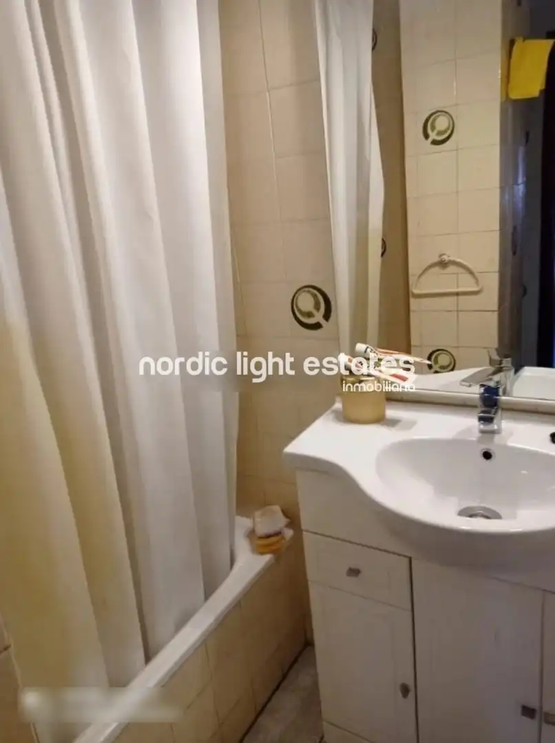 Baño de Piso en venta en Málaga con Terraza y Piscina