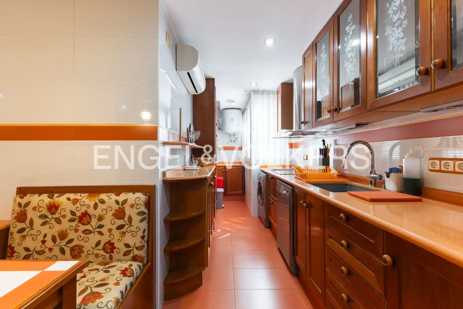 Kitchen of Flat for rent in Valencia  with Air Conditioner, Heating and Storage room