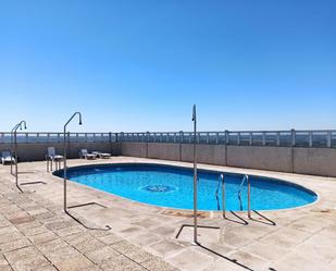 Swimming pool of Apartment to rent in  Madrid Capital  with Air Conditioner, Heating and Private garden