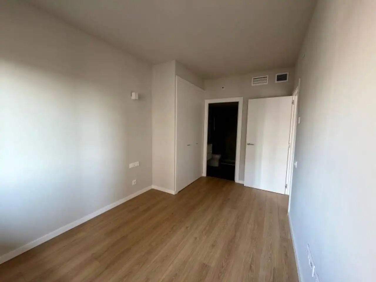 Bedroom of Flat for rent in Terrassa  with Air Conditioner, Heating and Parquet flooring