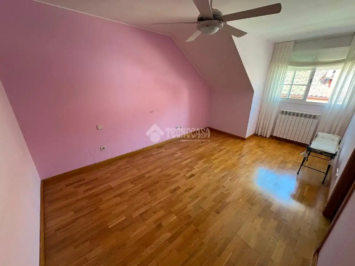 Habitación de Casa adosada en venta en Zaragoza con Terraza
