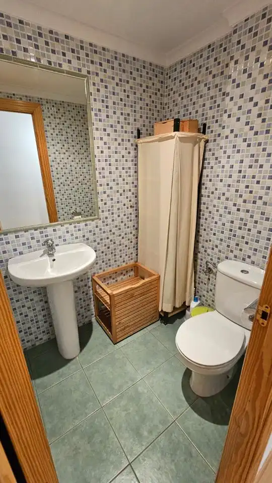 Badezimmer von Wohnung zum Verkauf in Granada mit Möbliert
