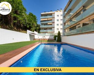 Piscina de Pis en venda en Arenys de Mar amb Calefacció, Jardí privat i Parquet
