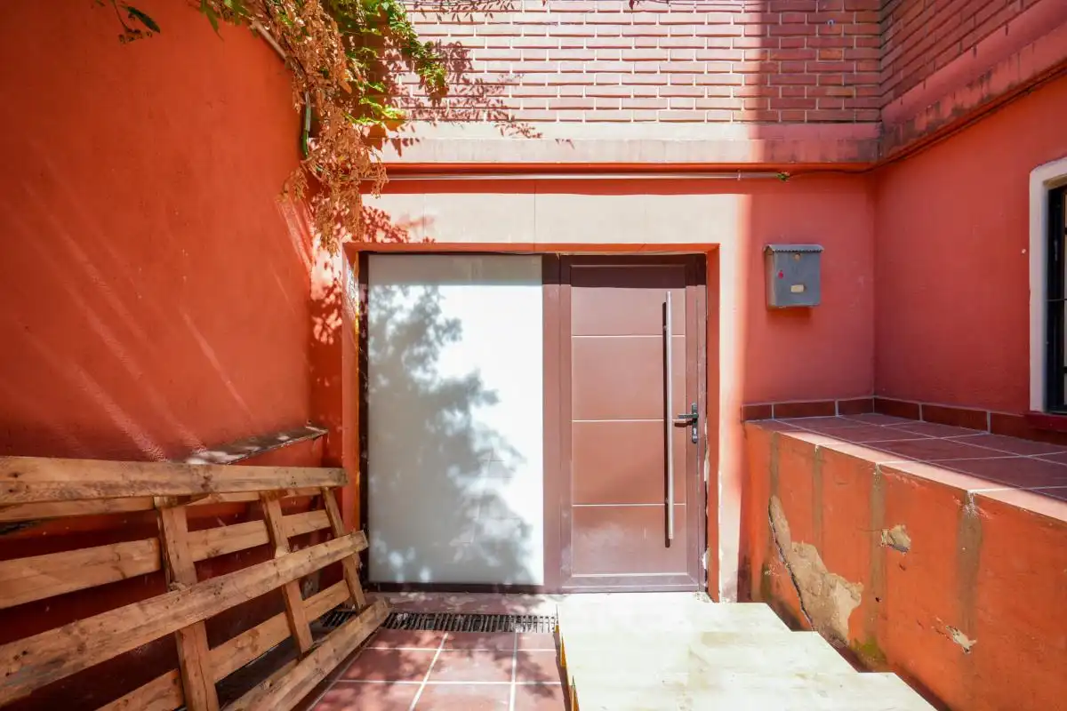 Vista exterior de Piso en venta en Madrid con Calefacción