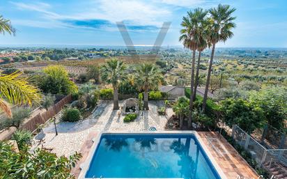 Vista exterior de Casa o xalet en venda en Castellvell del Camp amb Aire condicionat, Terrassa i Piscina