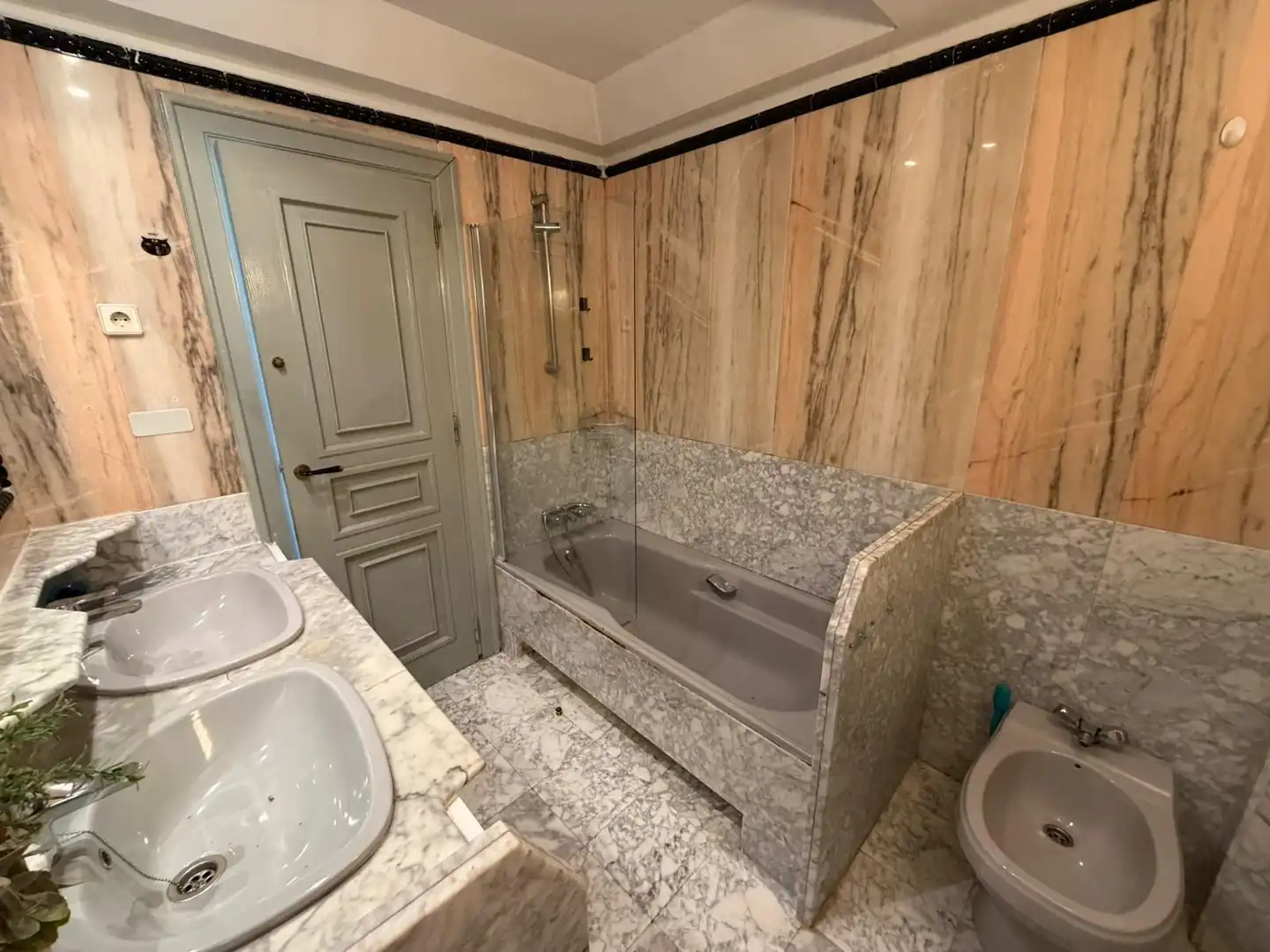 Baño de Piso en venta en La Manga del Mar Menor con Terraza y Piscina comunitaria