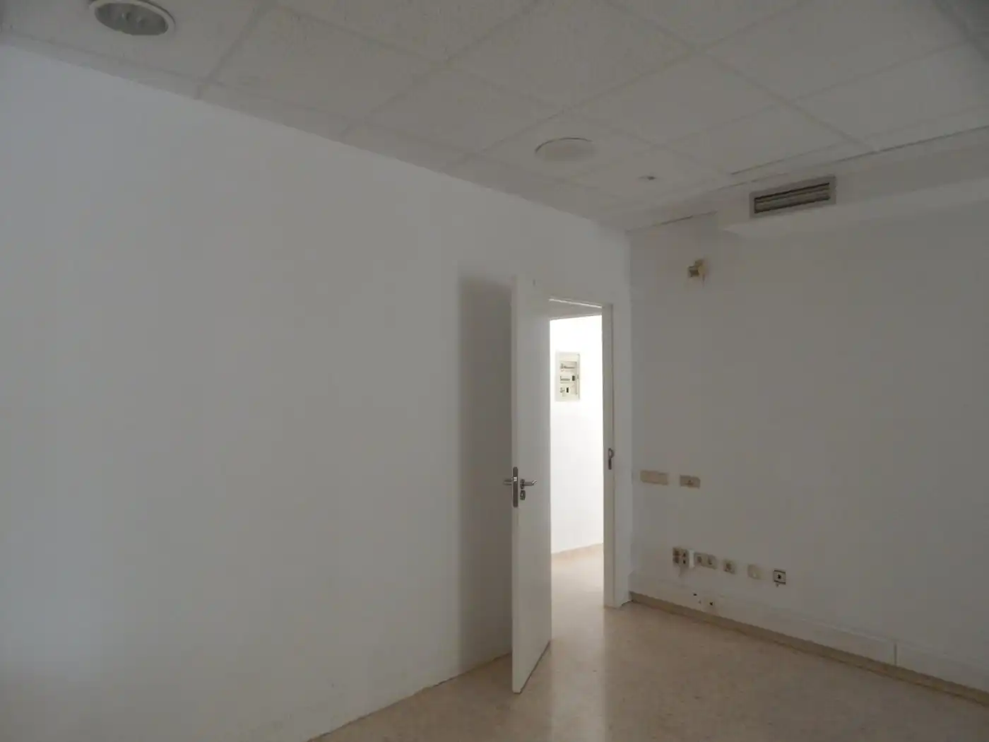 Business premises for sale in Sant Josep - Zona Hospital, imagen 13