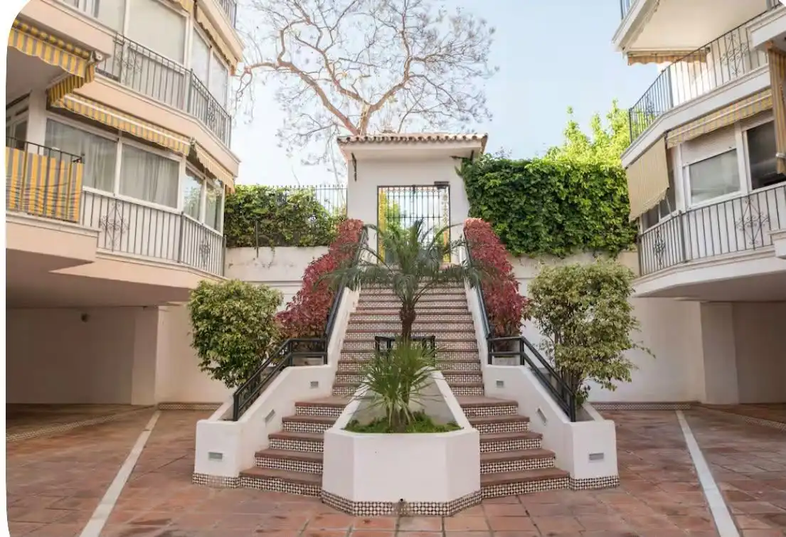 Vista exterior de Apartament de lloguer en Marbella amb Aire condicionat, Calefacció i Terrassa
